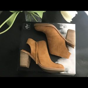 💥Final Sale! Free Shipping!💥 DV by Dolce Vita Jentry Ankle Boots